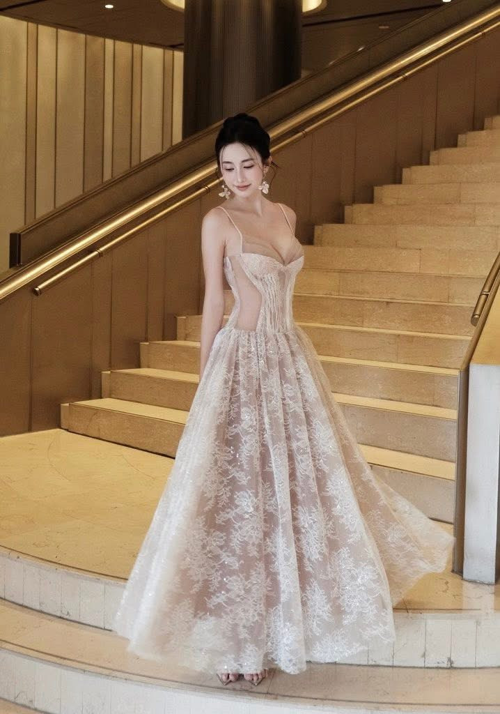 Đầm 2 dây xòe lưới màu nude - Size M - Mã NUMK190