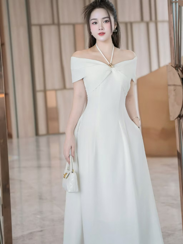 https://www.vayhoasim.vn/Đầm trễ vai dây cột cổ SHILLA - Size L - Mã TRLK048