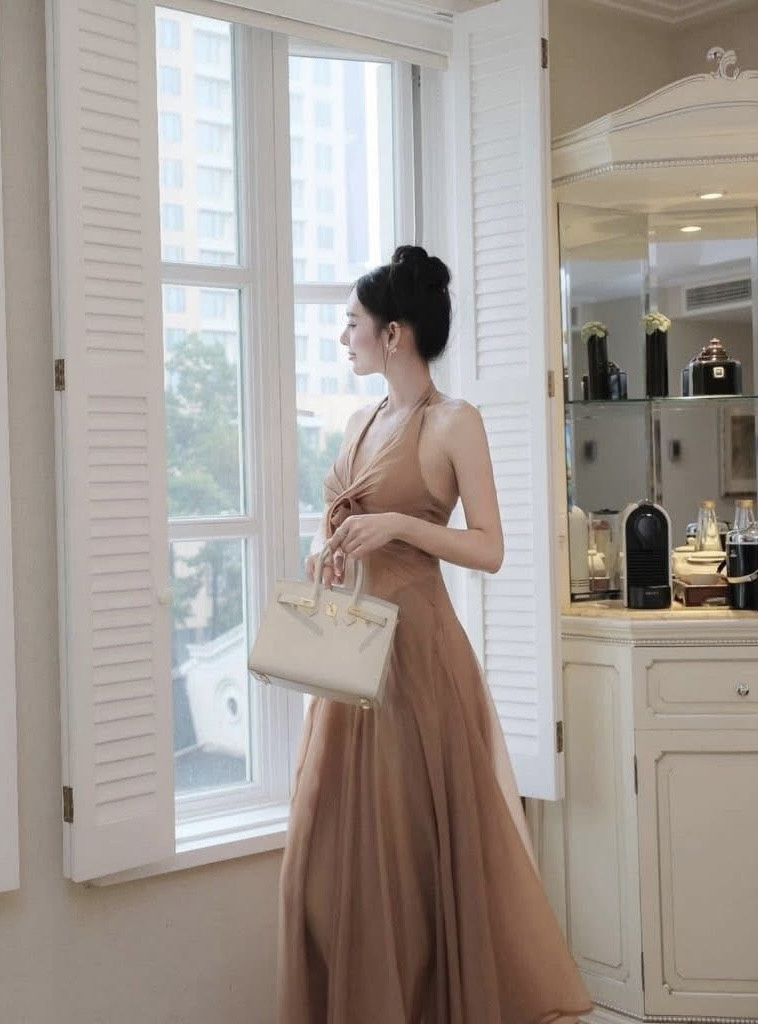 Đầm yếm nâu xòe rộng size S - NASK096