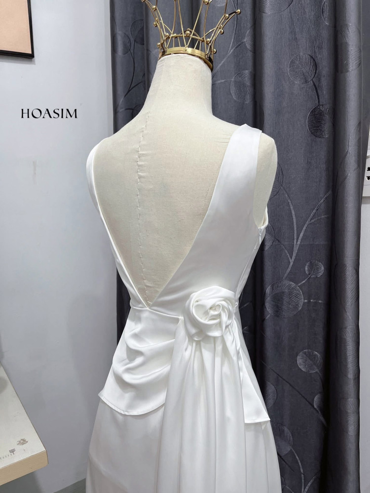 https://www.vayhoasim.vn/Đầm lụa queen xẻ lưng sâu HOASIM - Size S - Mã TRSHS146
