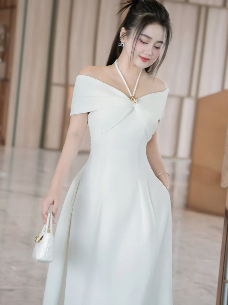 https://www.vayhoasim.vn/Đầm trễ vai dây cột cổ SHILLA - Size L - Mã TRLK048