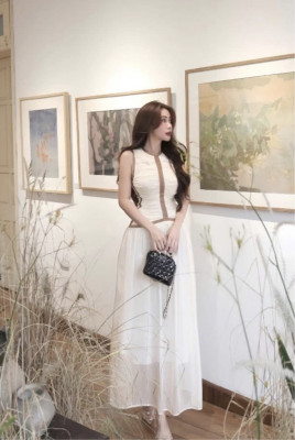 Đầm sát nách nhún thân áo size s - mã trsk094