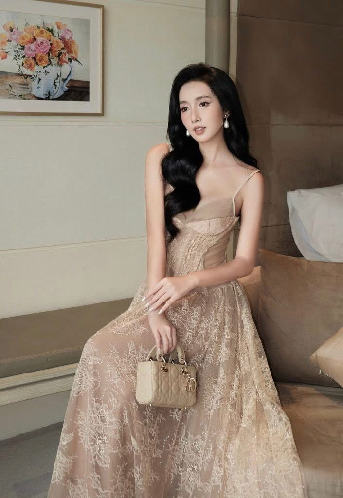 https://www.vayhoasim.vn/Đầm 2 dây xòe lưới màu nude - Size M - Mã NUMK190