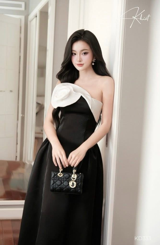 https://www.vayhoasim.vn/Đầm cúp ngực đính hoa xoắn KHIET - Size S - Mã DESK187