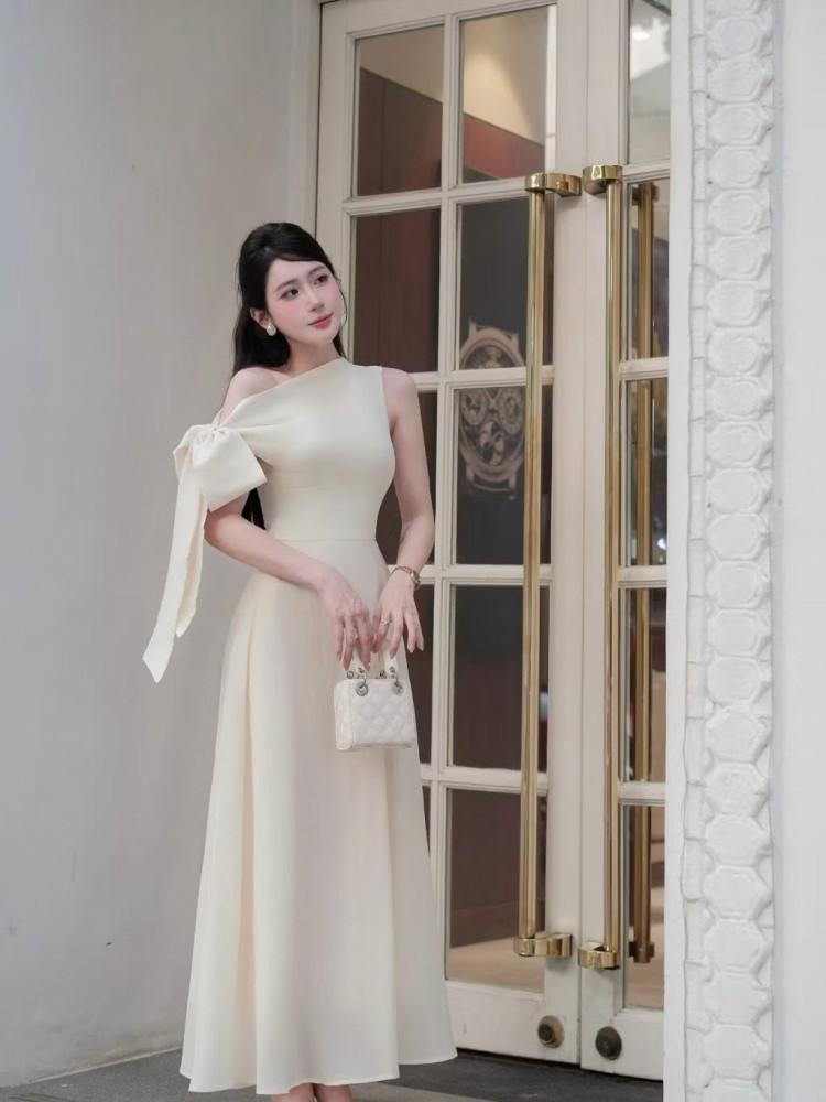https://www.vayhoasim.vn/Đầm tơ xòe dài cột nơ chéo vai Size S -Mã  KESK038