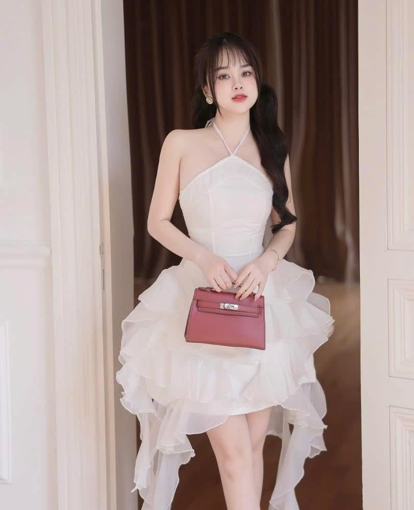 https://www.vayhoasim.vn/Đầm yếm ngắn tua rua SHILLA - Size M - Mã TRMK049